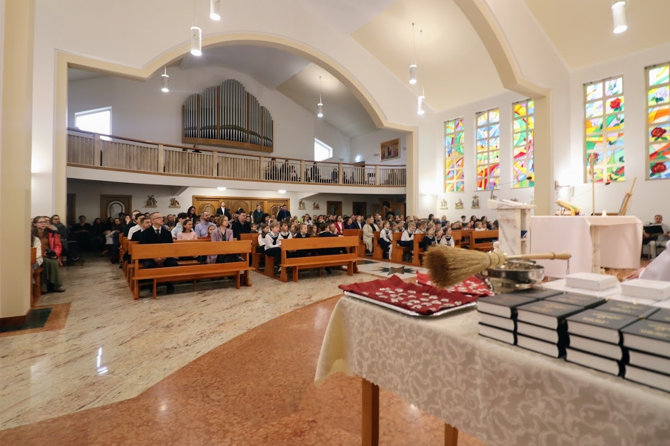 7 XII Poświęcenie medalików klas 3