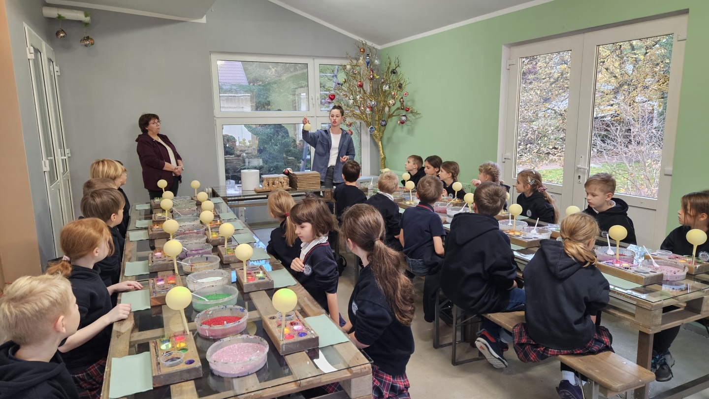 Klasa 1b i 2b w Fabryce Bombek